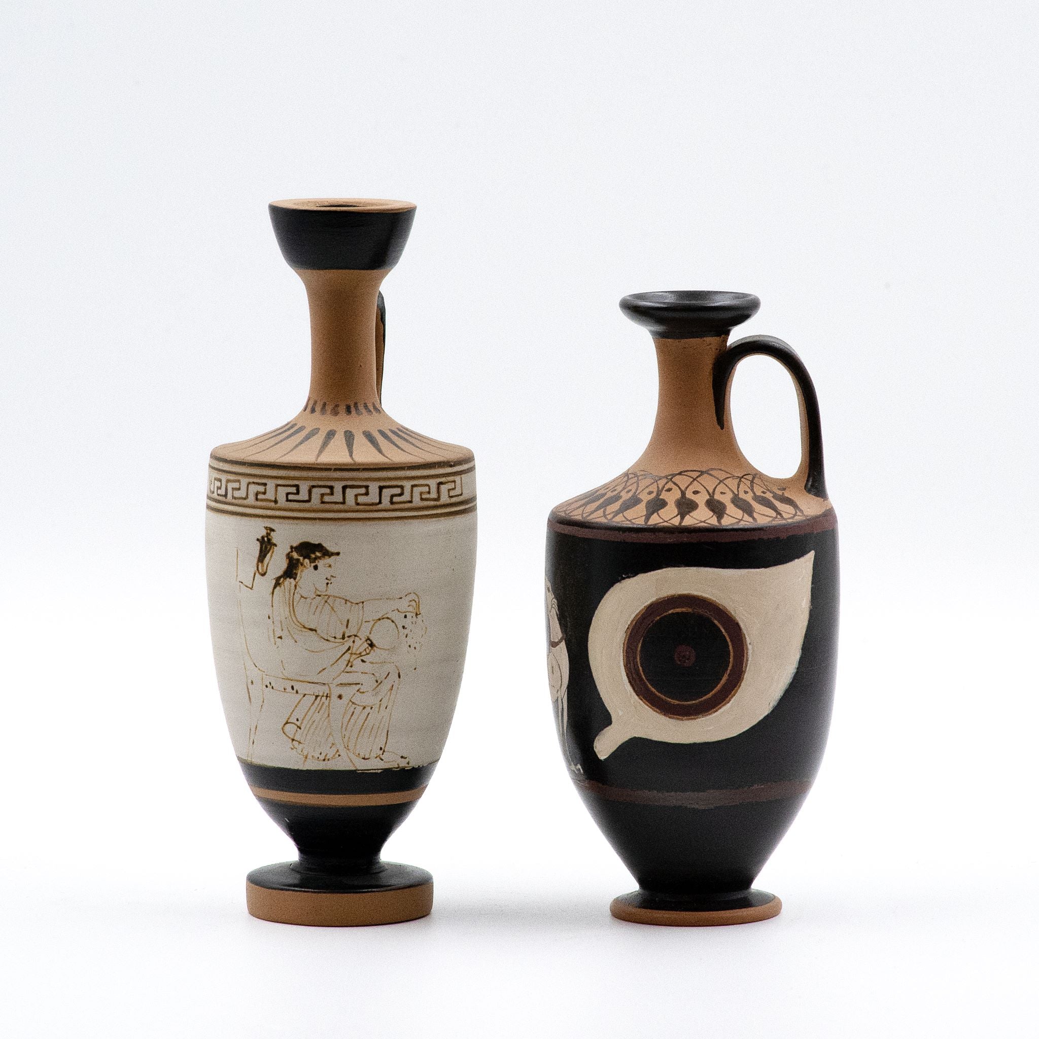 Lekythos dog and eyes decoration