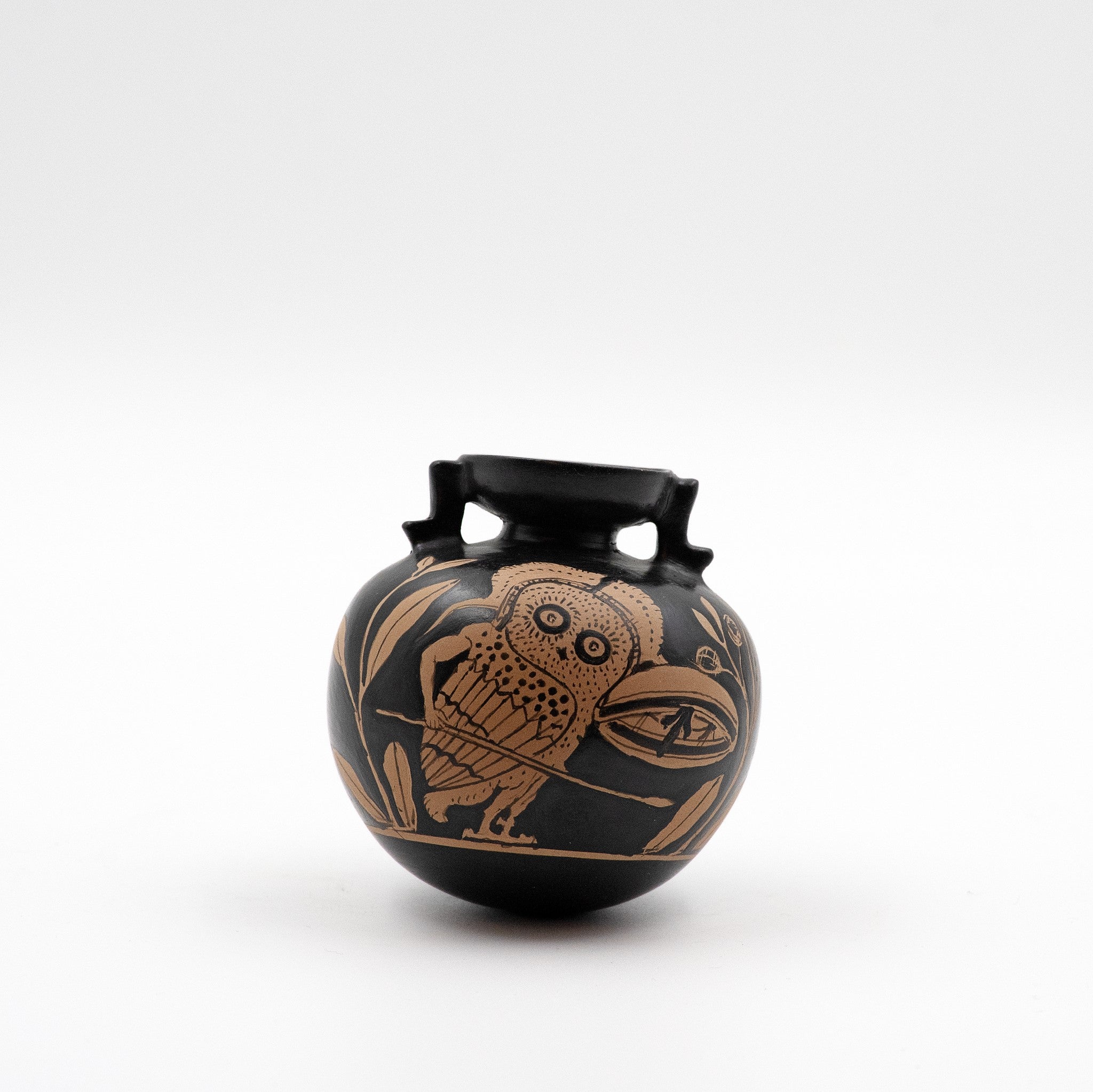 The armed owl RF Aryballos