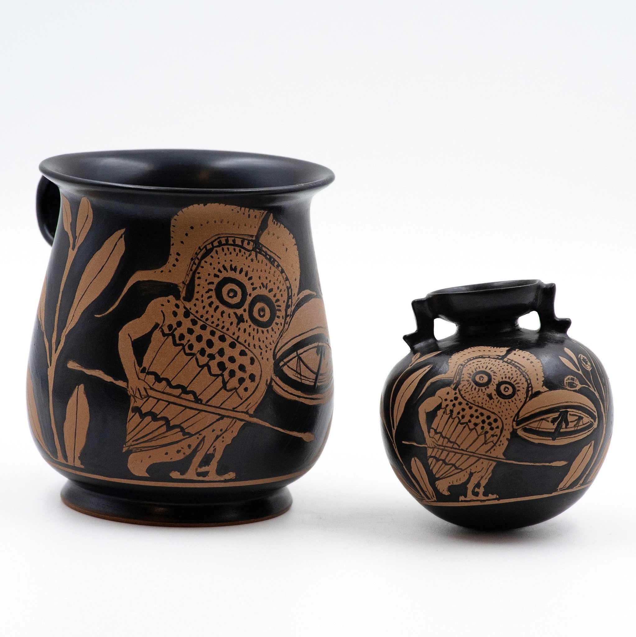 The armed owl RF Aryballos