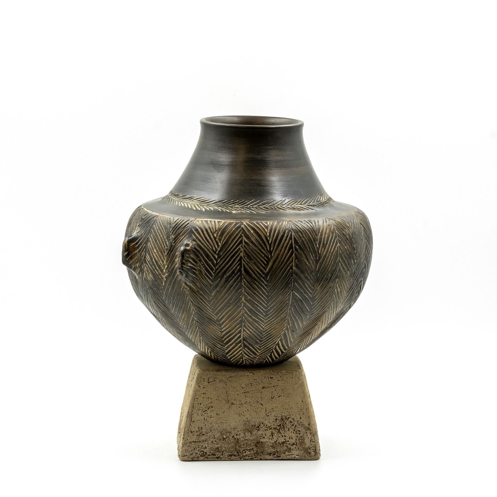 Despotiko Black incised vase