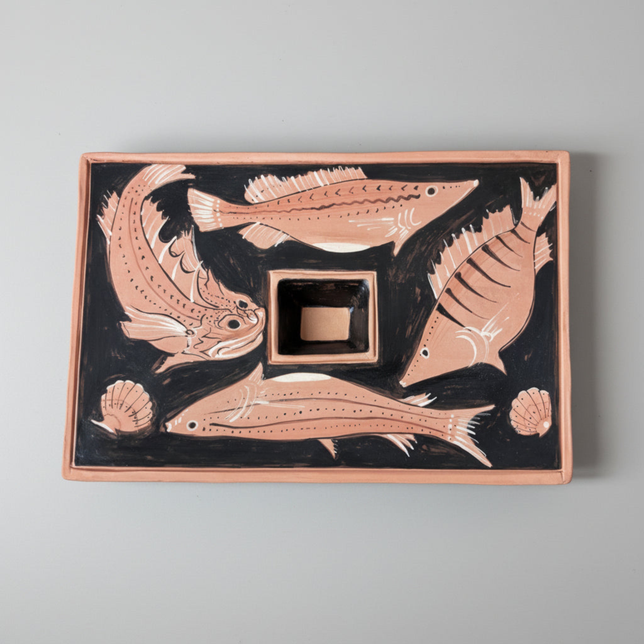 Hand painted plate with fish motifs, rectangular, rare shape 