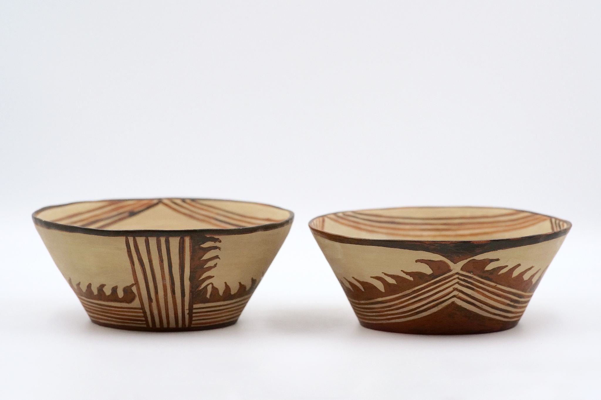 Sesklo bowl with flame decoration