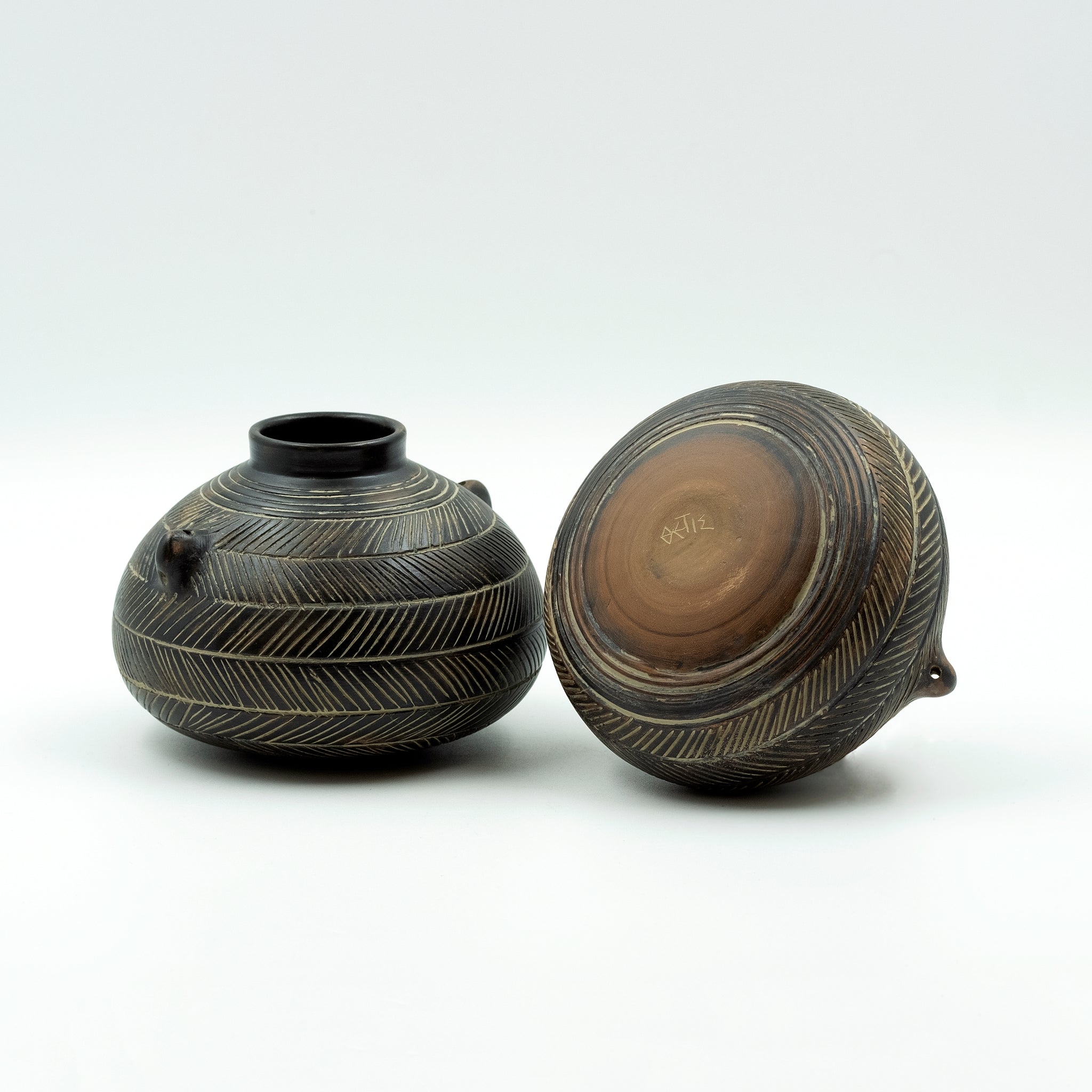 Thera Black incised Pyxis "kandila'